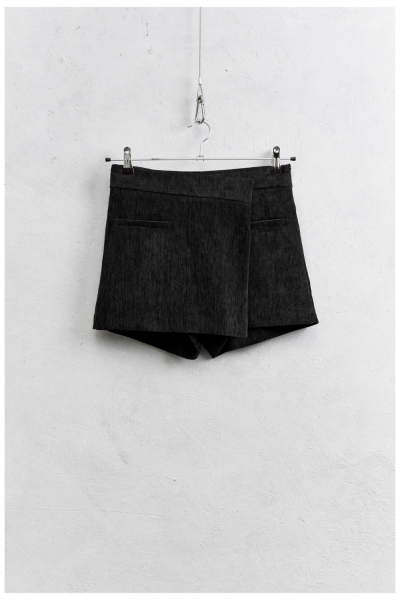 He Skort